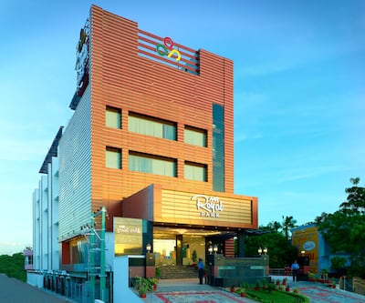 https://imgcld.yatra.com/ytimages/image/upload/t_hotel_yatra_city_desktop/v1413803245/Domestic Hotels/Hotels_TIRUNELVELI/AAR Royal Park/Overview.jpg